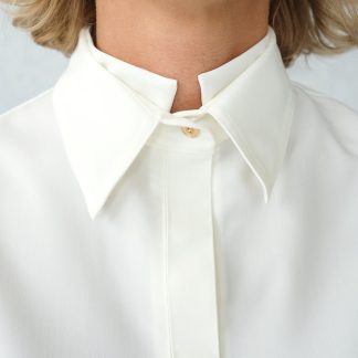 Hvit skjorte BUTTON UP med lomme