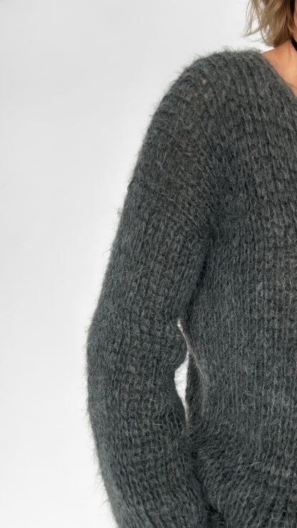 moheros megztinis ranku darbo